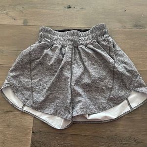 Lululemon Tracker short heather gray, 4” size 2